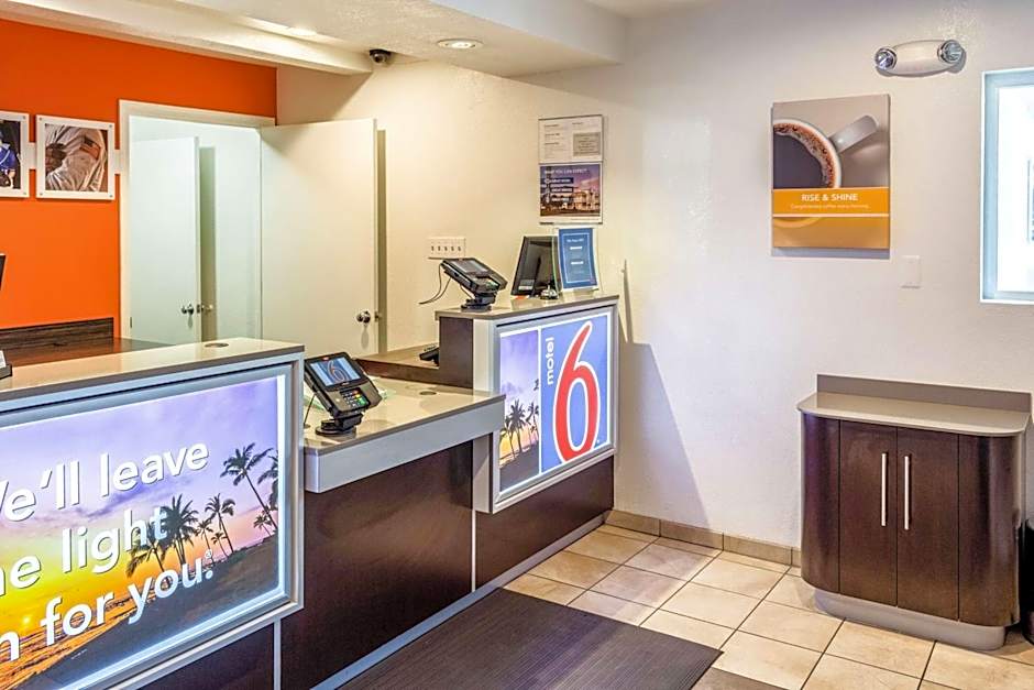Motel 6-Bakersfield, CA - East