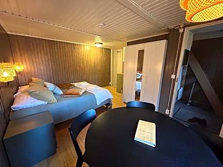 Two-Bedroom Apartment (4 Adults)