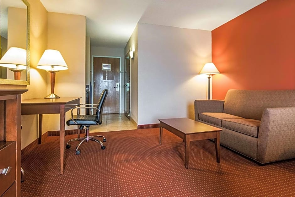 Quality Inn & Suites Lawrenceburg