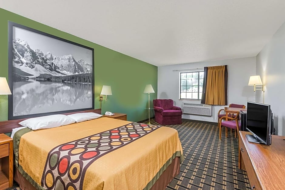 Super 8 by Wyndham Coshocton Roscoe Village