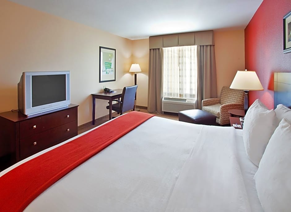 Holiday Inn Express & Suites East Wichita I-35 Andover, an IHG Hotel