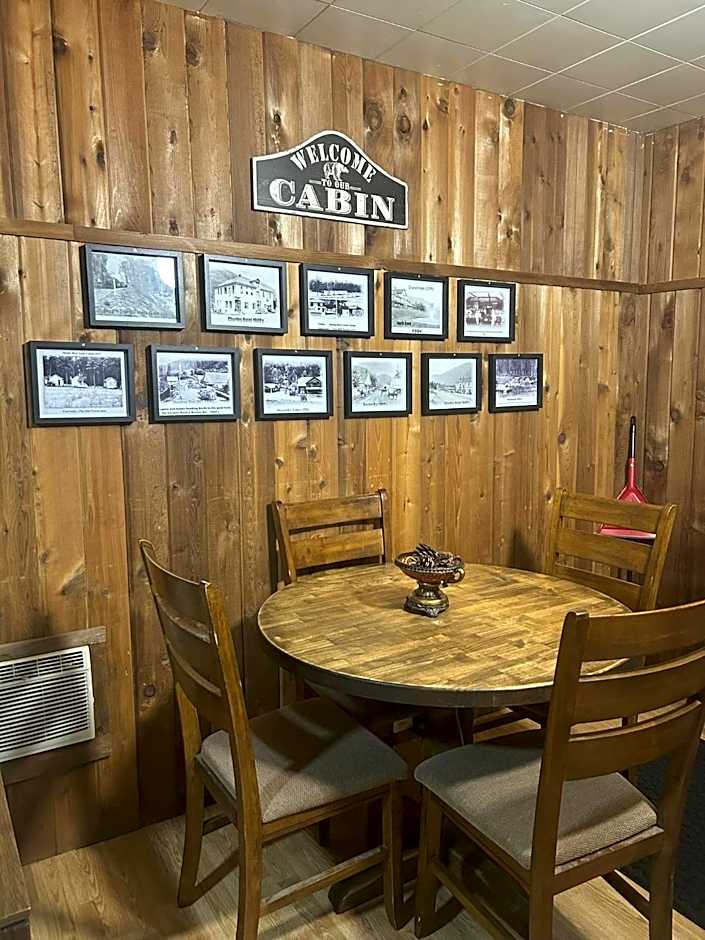 Old Towne Inne Chuckwagon Bar & Grill