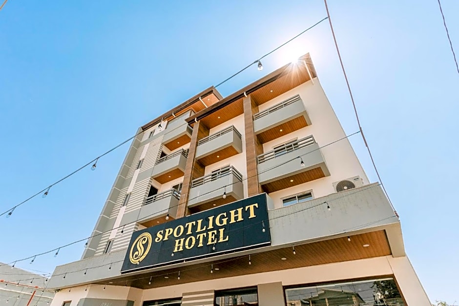 Spotlight Hotel near Hundred Islands Wharf