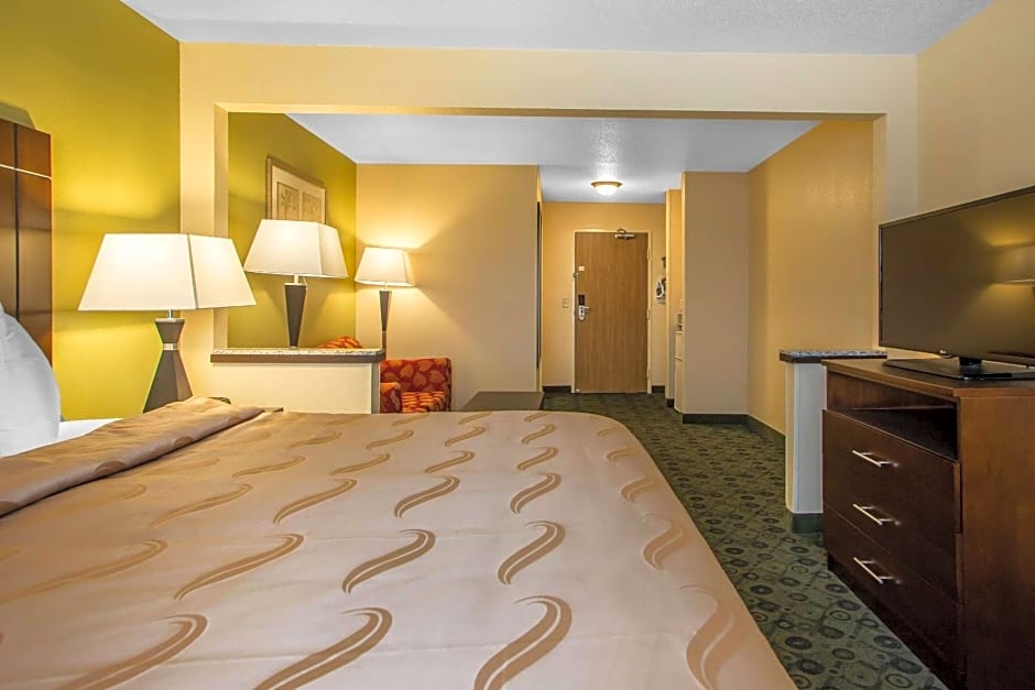 Quality Inn & Suites Bloomington I-55 and I-74