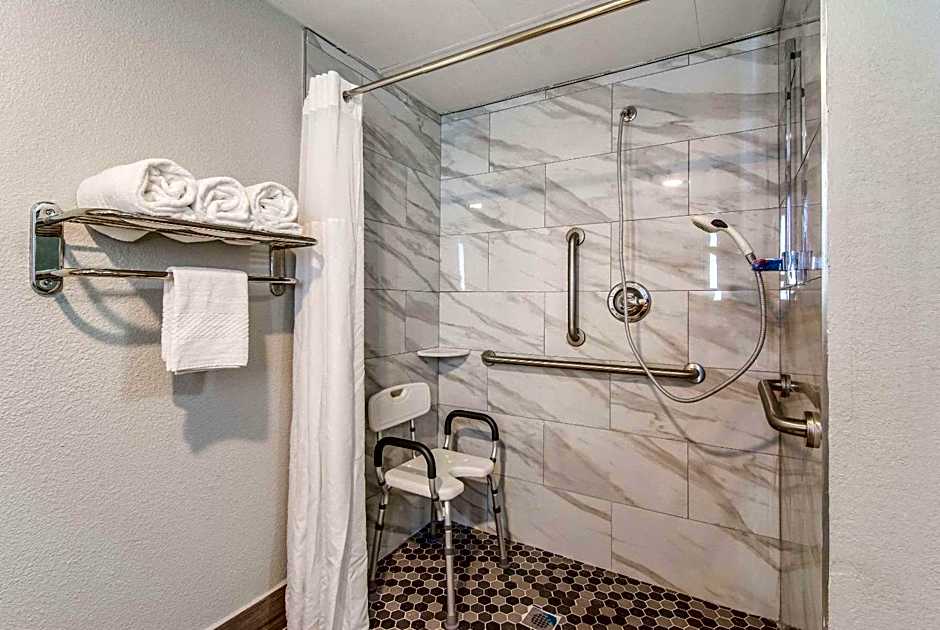 Clarion Pointe South Boston - Danville East