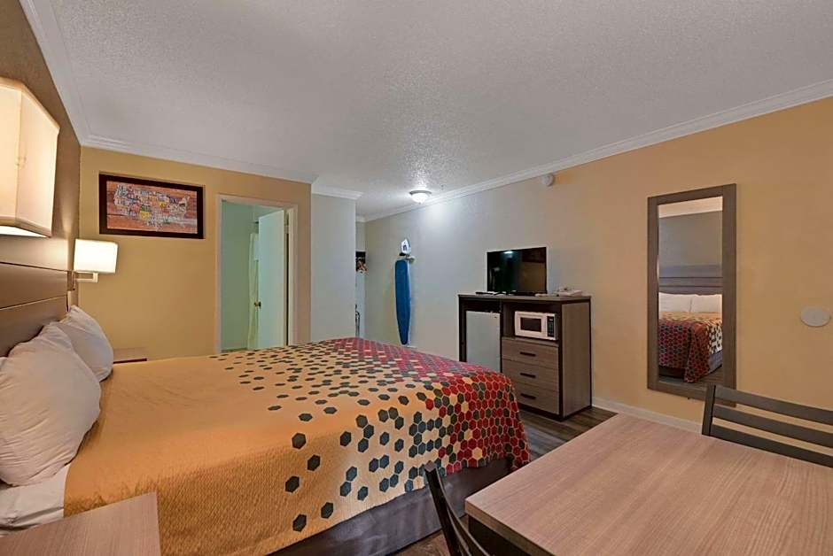 Econo Lodge Woodland near I-5