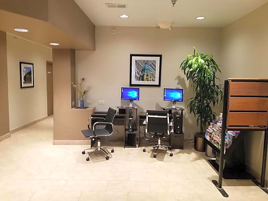 Ramada by Wyndham Glendale Heights/Lombard