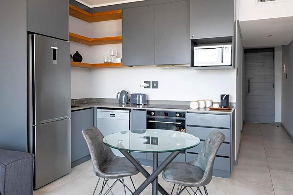 Luxury Bellagio 303 with Sea Views and Inverter