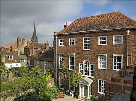 East Pallant Bed and Breakfast, Located in Large Georgian Townhouse in Central Chichester