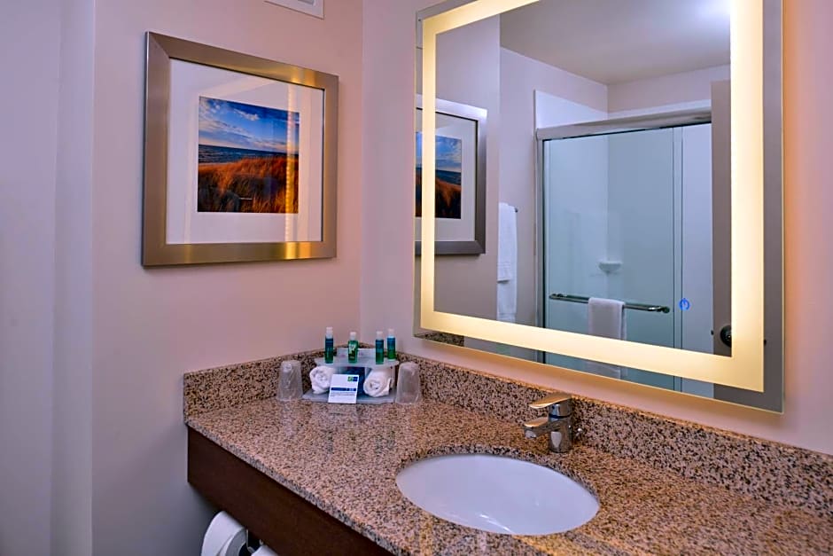 Holiday Inn Express & Suites Dearborn SW - Detroit Area By IHG