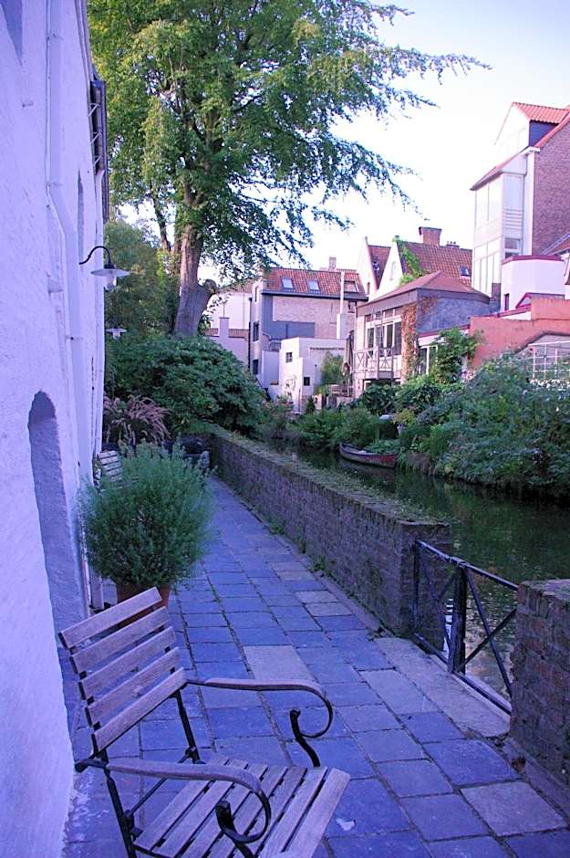 B&B Canal Deluxe