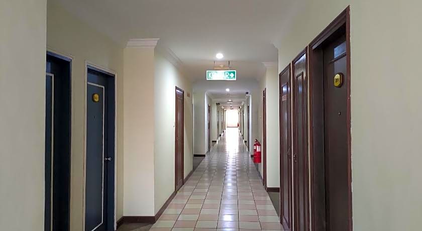 The Upper Deck Hotel