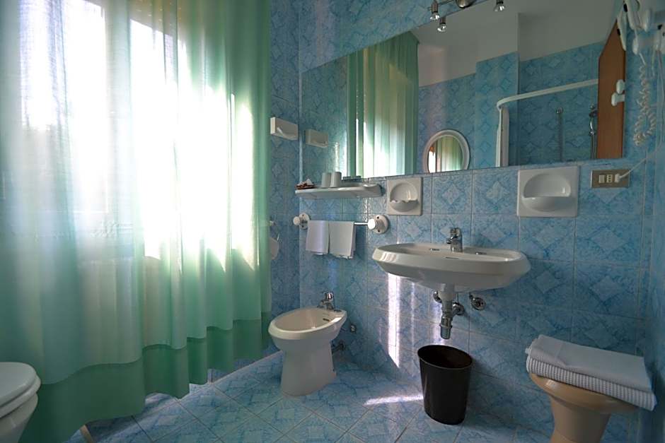 Hotel Boomerang - Check-in & Meals in front at hotel Sporting