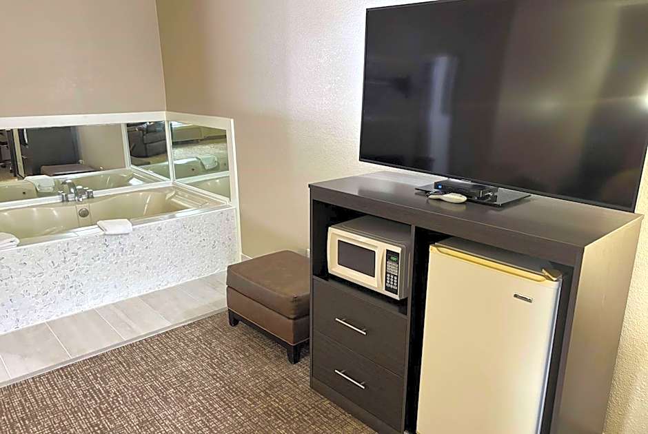 Super 8 by Wyndham Marshall