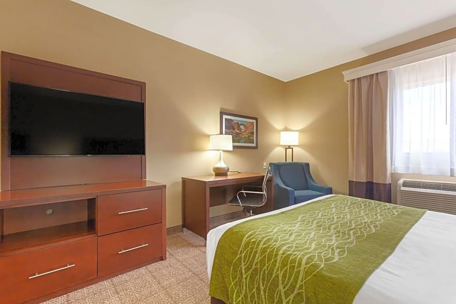 Comfort Inn & Suites Page at Lake Powell