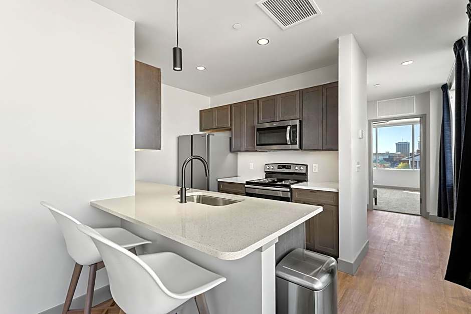 175 LEX - Walkable Downtown Lexington & Rupp Arena - Full Condos