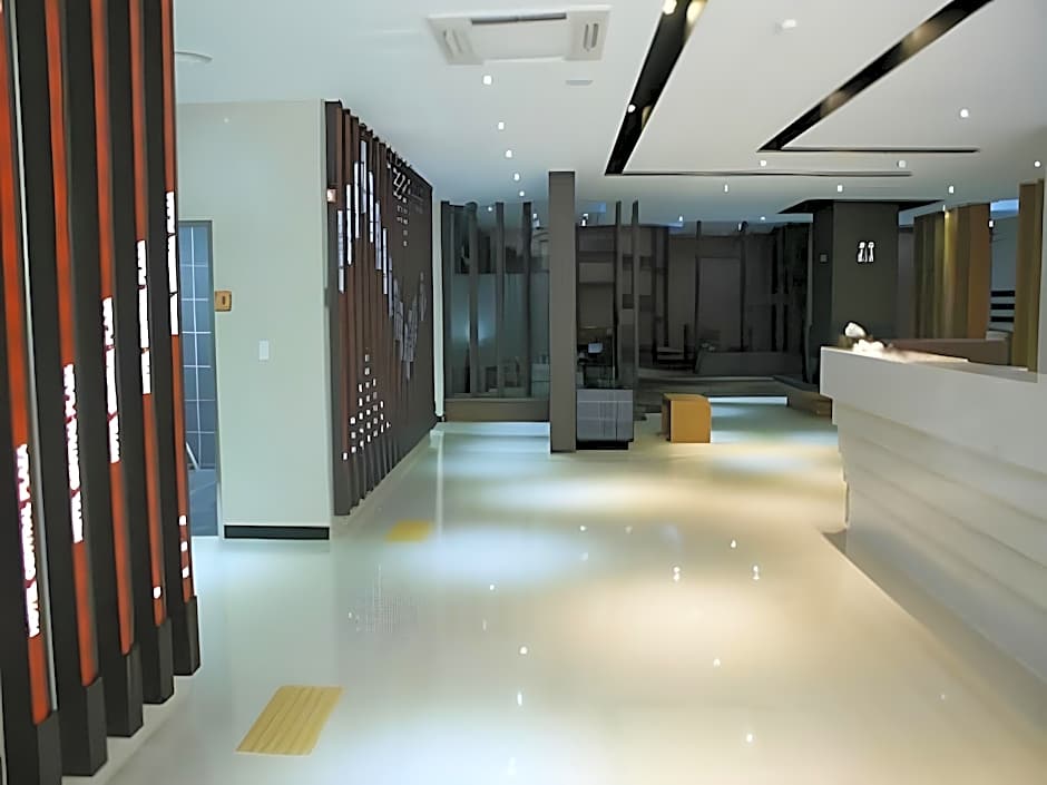 Central Plaza Suwon Hotel