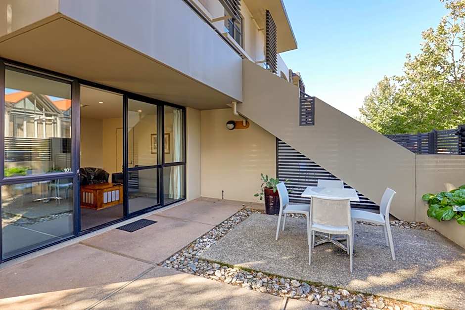 Garden Court Suites & Apartments