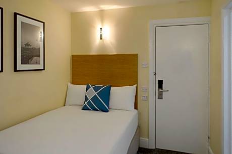 Standard Single Room with One Twin Bed