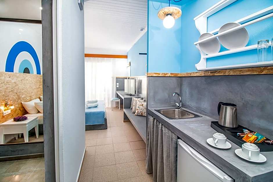 Tinas Plus Hotel