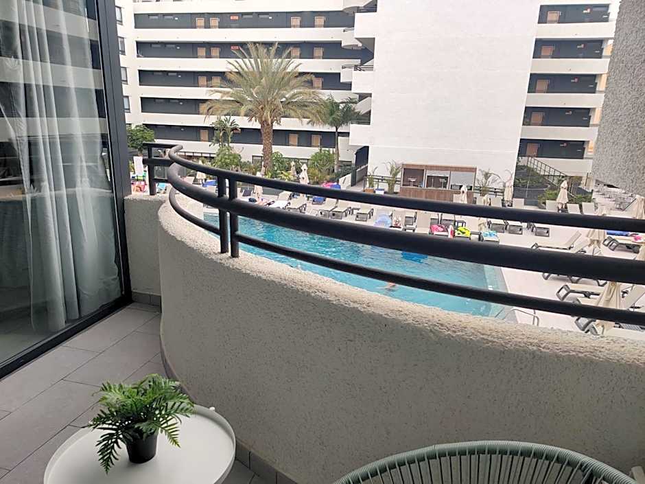 Luxury Apartment with pool view