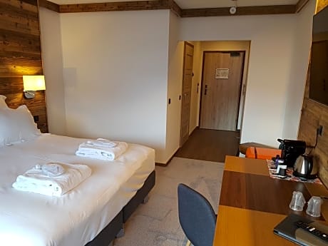 Twin Room with Shower