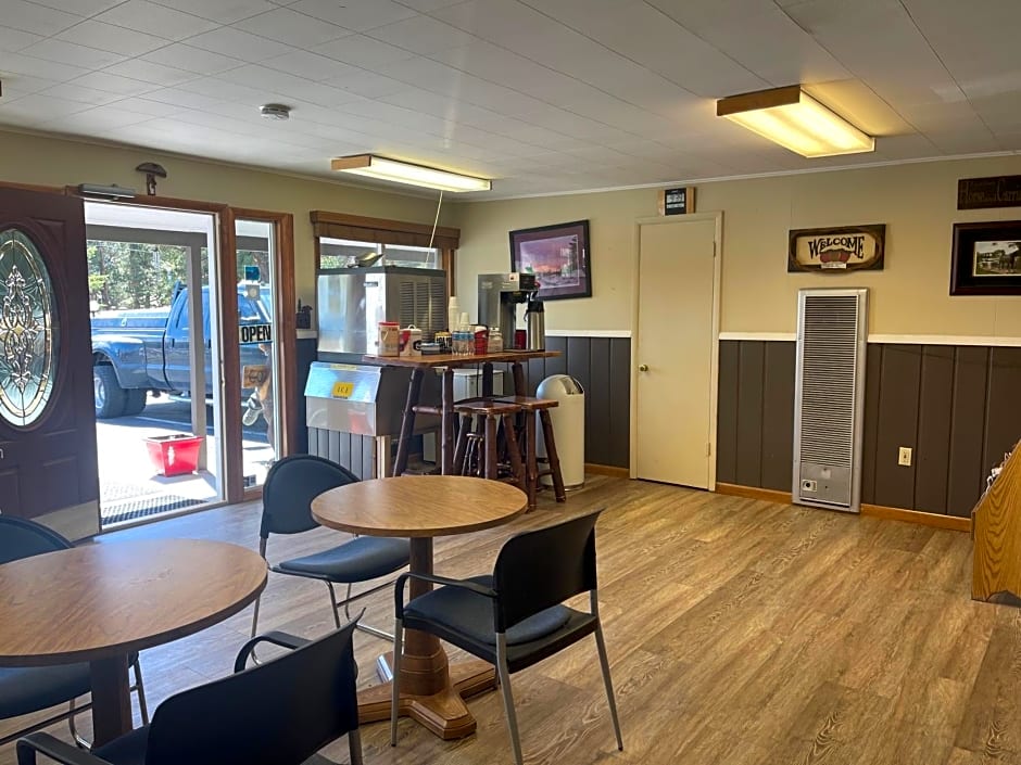 Saddle & Surrey Motel
