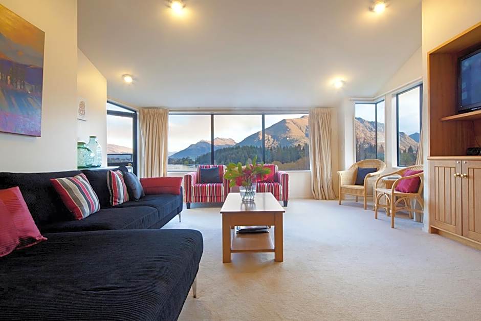 Spinnaker Bay Apartments