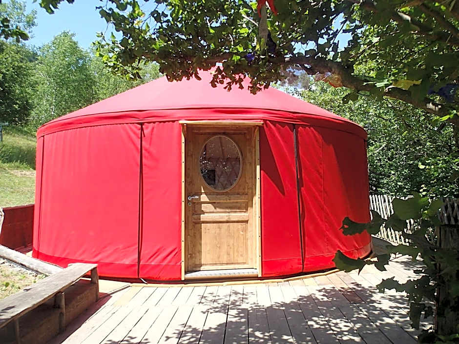 Eco-hôtel et Yourtes du Mercantour