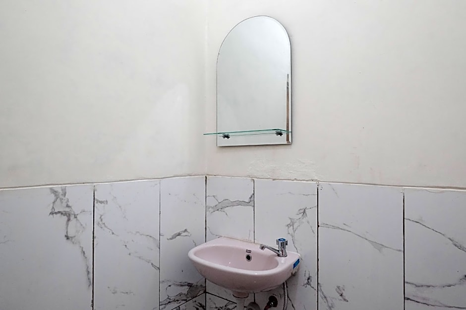 RedDoorz Plus Syariah @ Hotel Indonesia Kajen