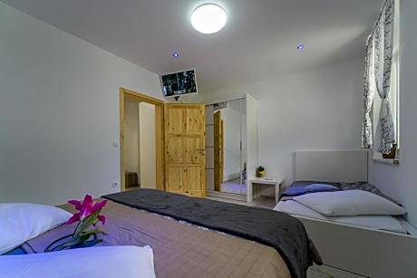 Apartment with Mountain View