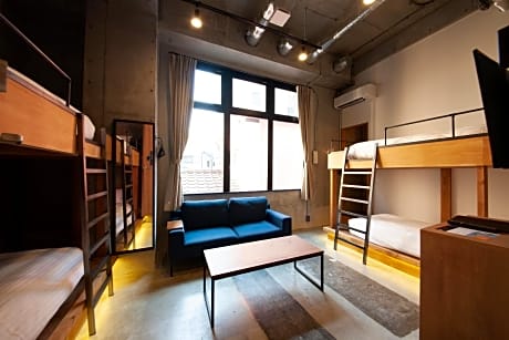 Deluxe Room (Four Single Beds) with Shared Kitchen - Non-Smoking - No Cleaning for Consecutive Night Stays