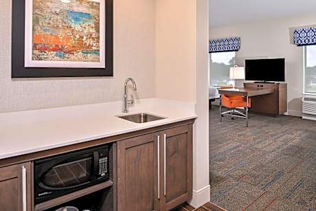 Queen Studio Suite with Two Queen Beds - Non-Smoking