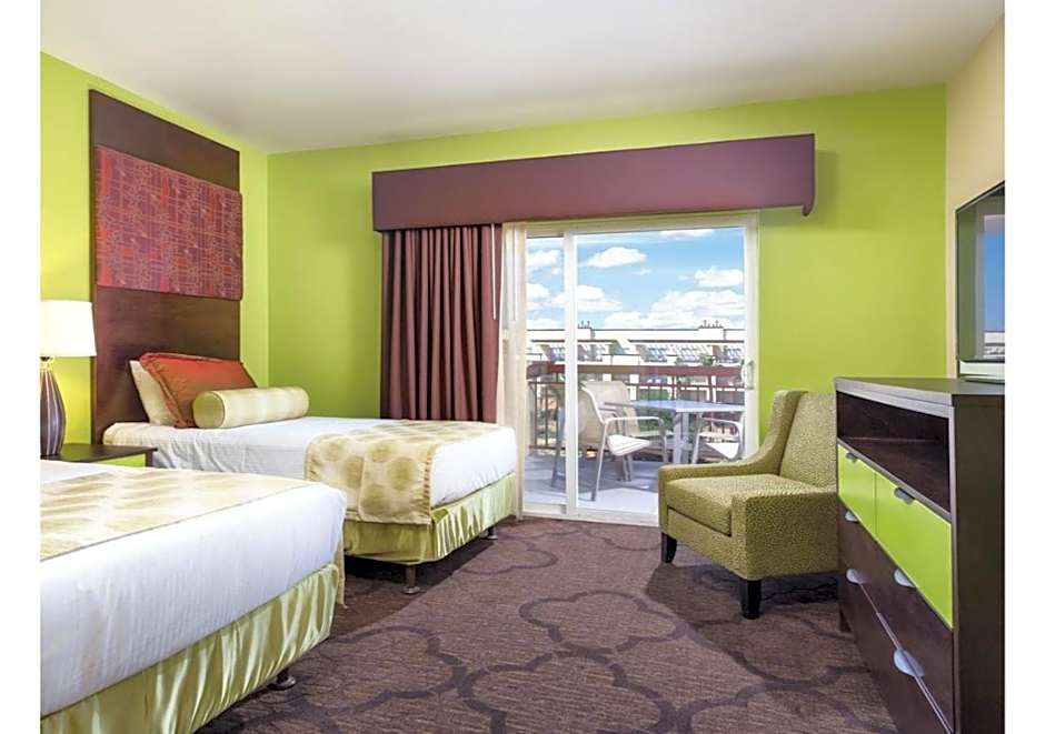 Deluxe 3-BR Condo - Lazy River Summer Fun - Special Offer Now!