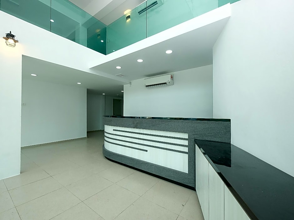 OYO 44043 First Garden Hotel