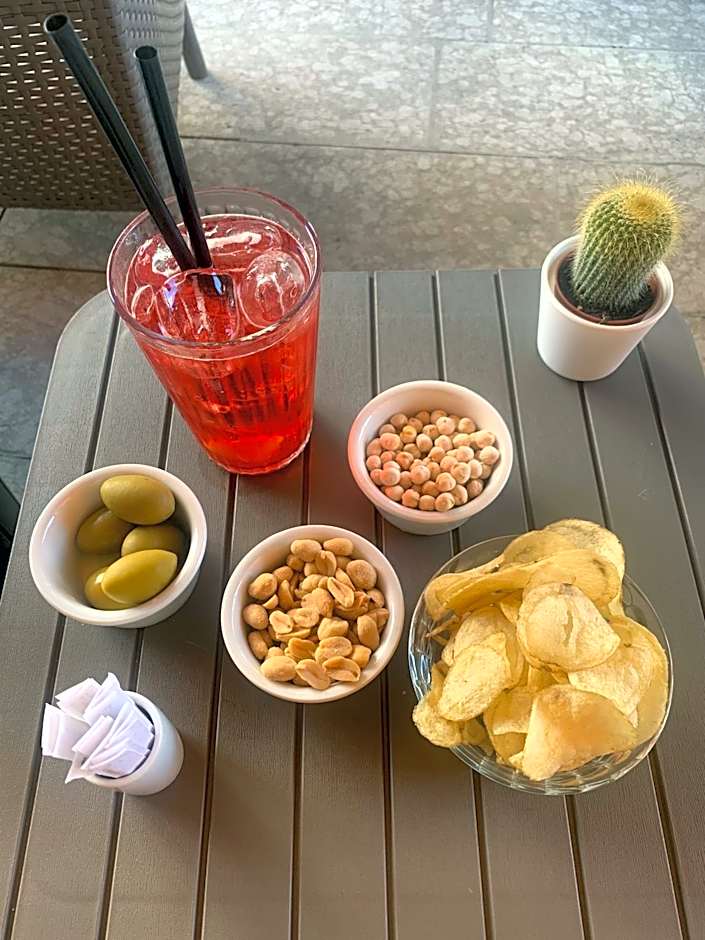 Hotel Susy - Ambienti rinnovati - direttamente su viale Dante e a due passi dal mare