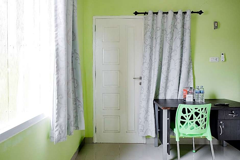 RedDoorz Syariah Near SMA N 6 Palembang