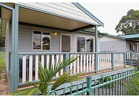 Superior 2 Bedroom Cabin - Pet Friendly