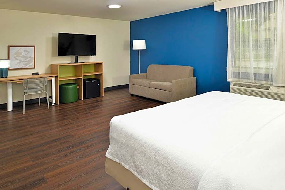 Spark by Hilton Dallas Market Center