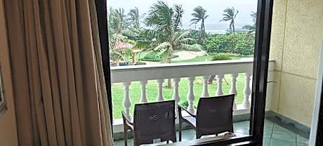 Deluxe Double Room with Side Sea View
