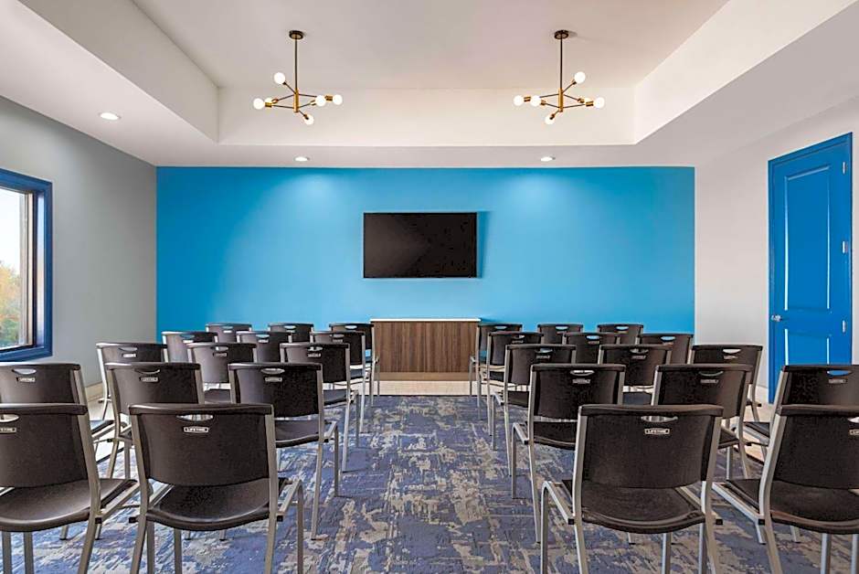 La Quinta Inn & Suites by Wyndham Gonzales