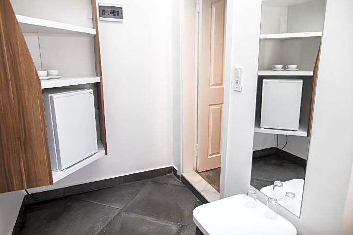 Maya Bistro Hotel & Beach