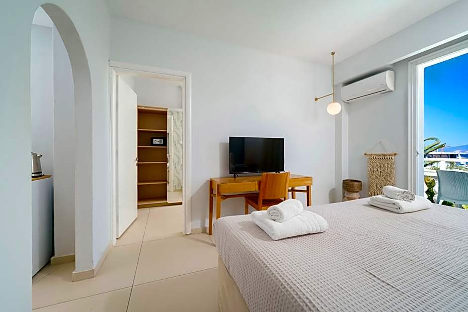 Photo 1 of 19 of Suite, Sea View