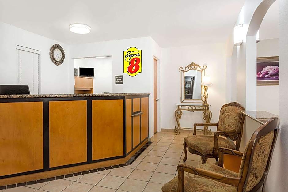 Super 8 by Wyndham Cloverdale