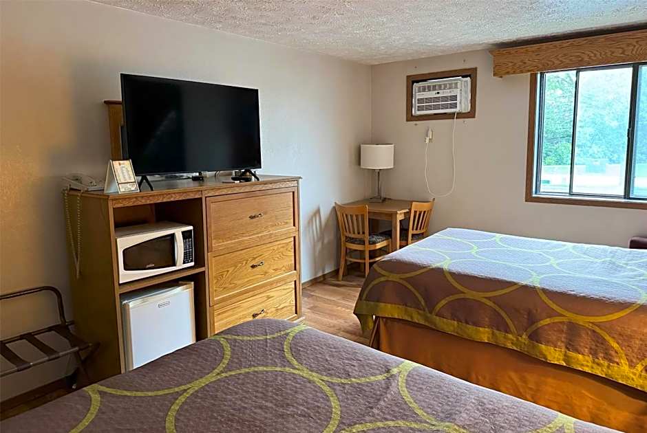 Super 8 by Wyndham Chaska