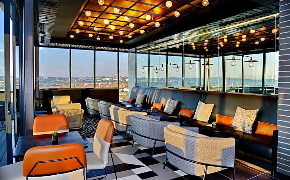 Courtyard Hotel Waterfall City