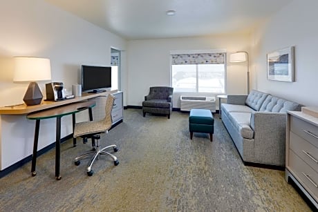 Suite - Hearing Accessible - Non-Smoking