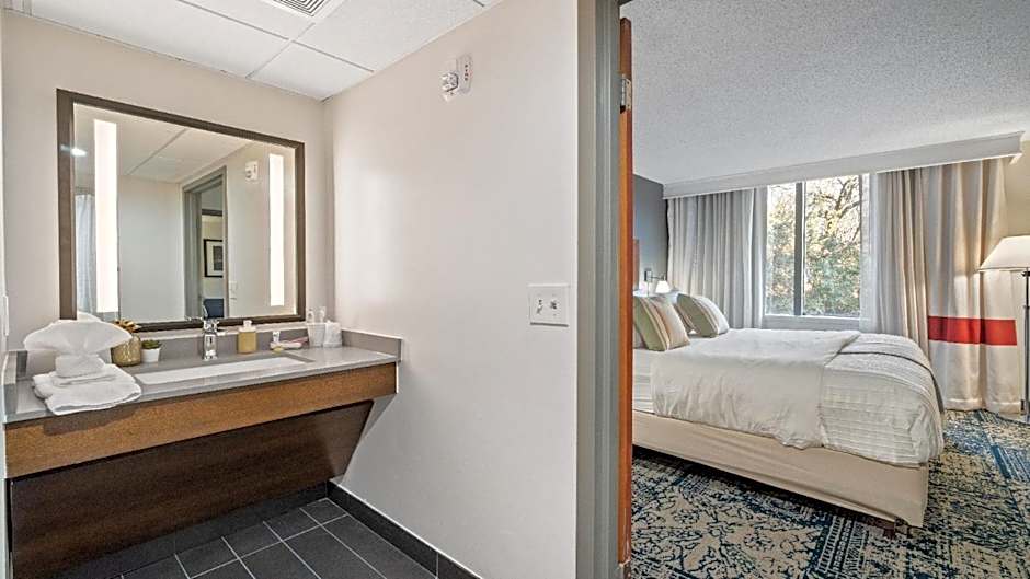 315 LoSo Hotel Airport