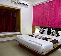 Hotel Marina Mahal