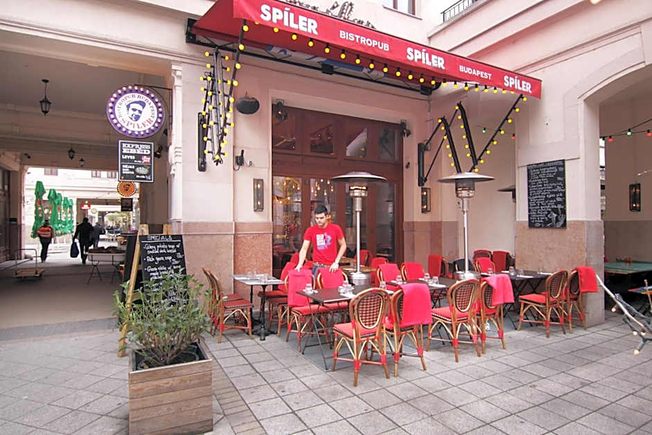 Gozsdu Court Budapest